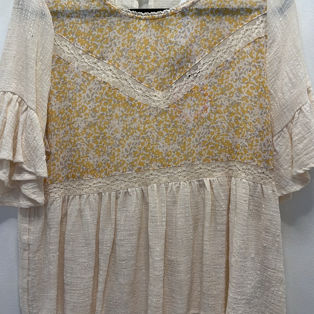 Umgee Yellow and Cream Flutter Sleeve Ruffled Blouse